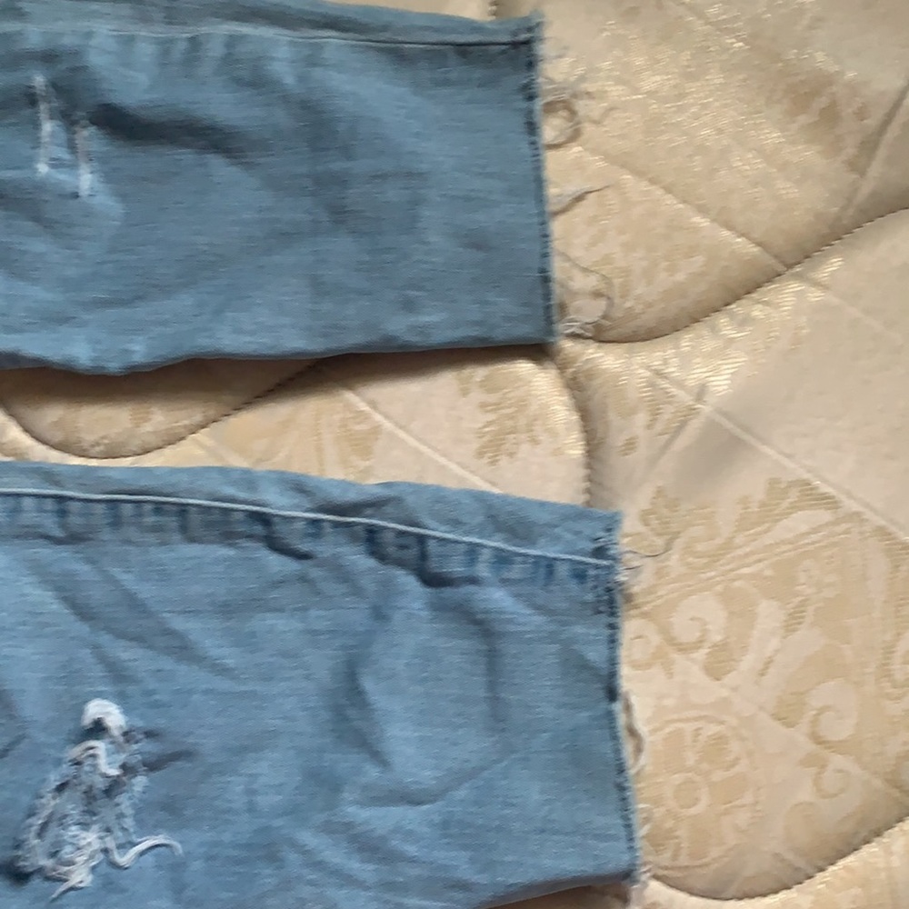 Distressed jeans - Picture 4 of 5